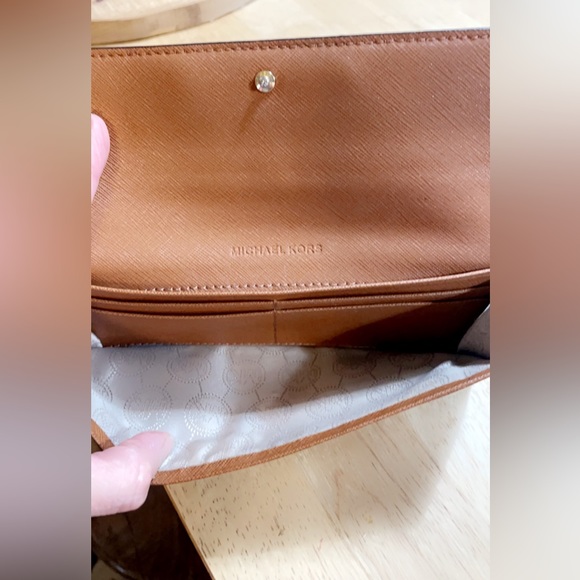 Brown Michael Kors purse and wallet Great Condition - Picture 2 of 2